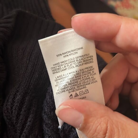 Express medium sweater - Picture 3 of 3